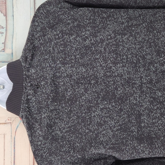 Lululemon Restless half zip long sleeve pullover in black & gray - Picture 7 of 7